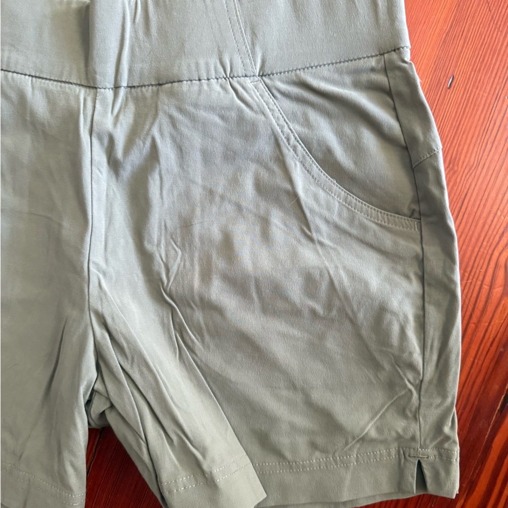 Columbia Women's Anytime Hiking Shorts size medium, women’s green fishing shorts - Picture 4 of 8